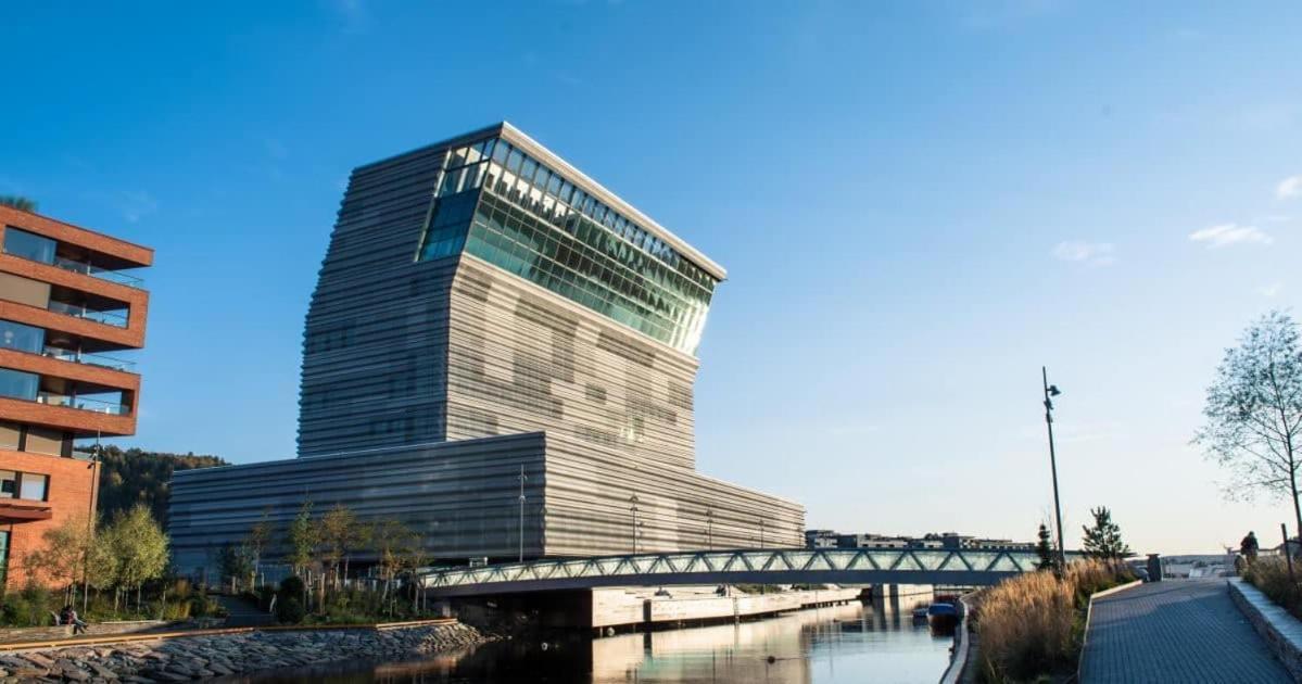 3br Penthouse In Center With Free Parking Lägenhet *